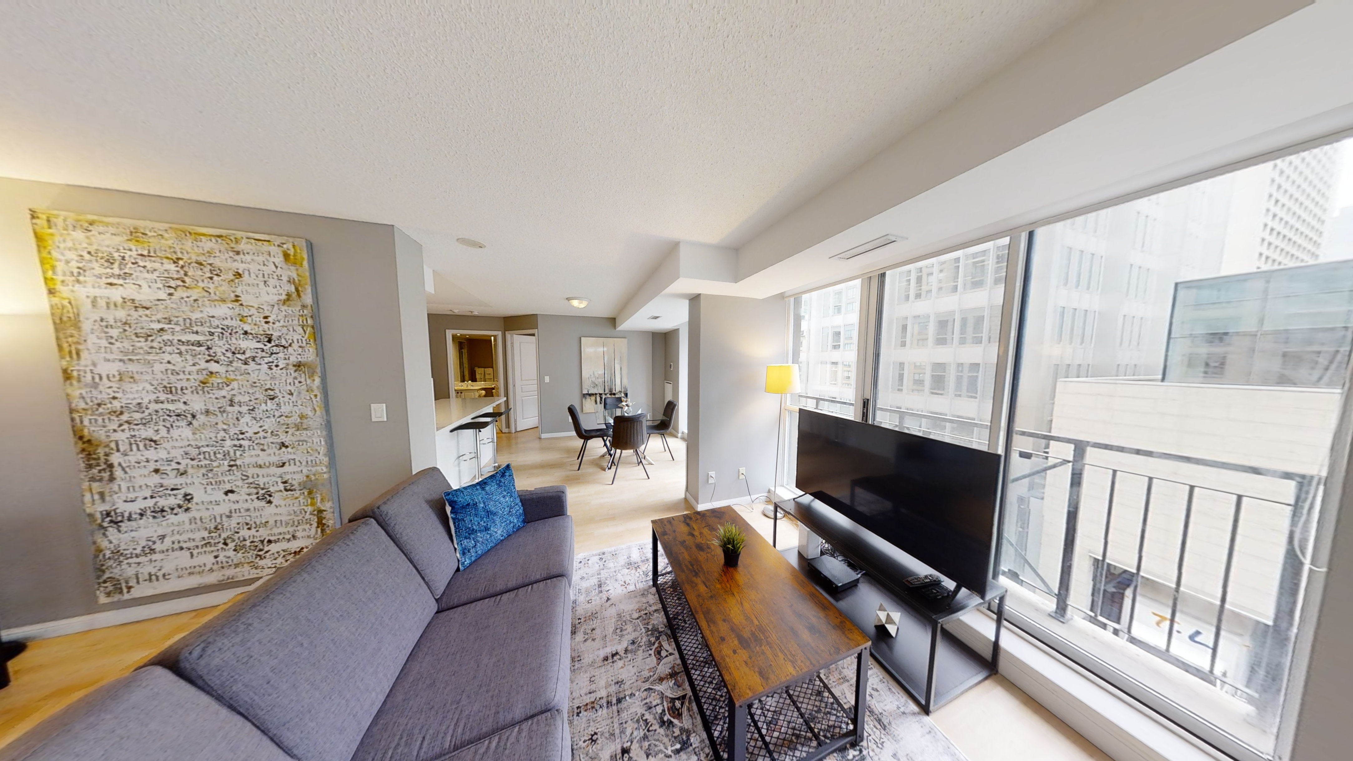Modern Condo With Fitness Centre And Movie Theatre - Stylish Urban Retreat - Toronto